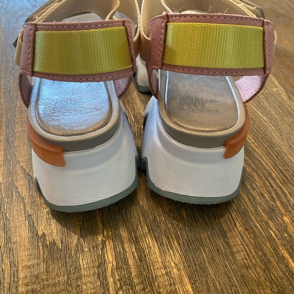 Sorel Kinetic Sandals Size 8 - Picture 2 of 3